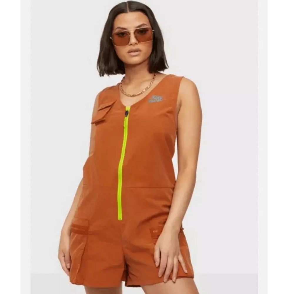 NIKE New Women’s Burnt Orange Sportswear Icon Clash Woven Romper Size Large NWT